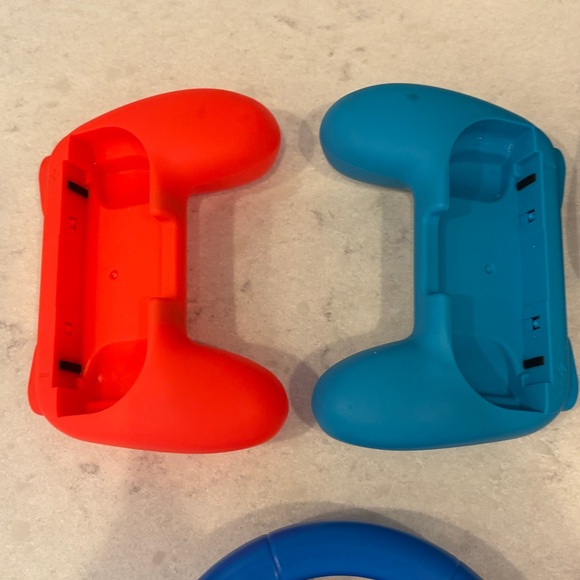 Nintendo Switch Console with Vibrant Red and Blue Controllers - Picture 5 of 8